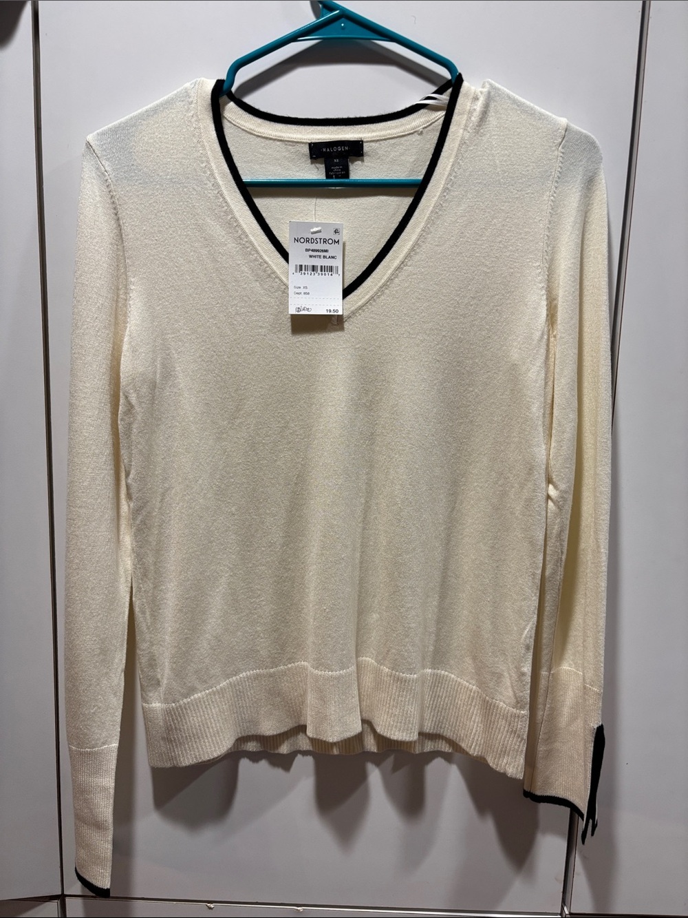 Halogen Cream V-Neck Sweater with Black‎ Trim NWT SIZE XS